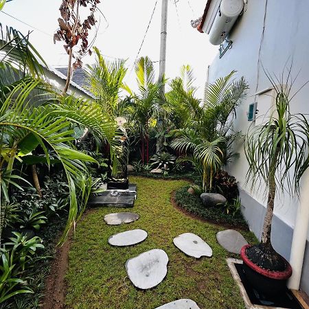 Cecillia Guesthouse Canggu Экстерьер фото